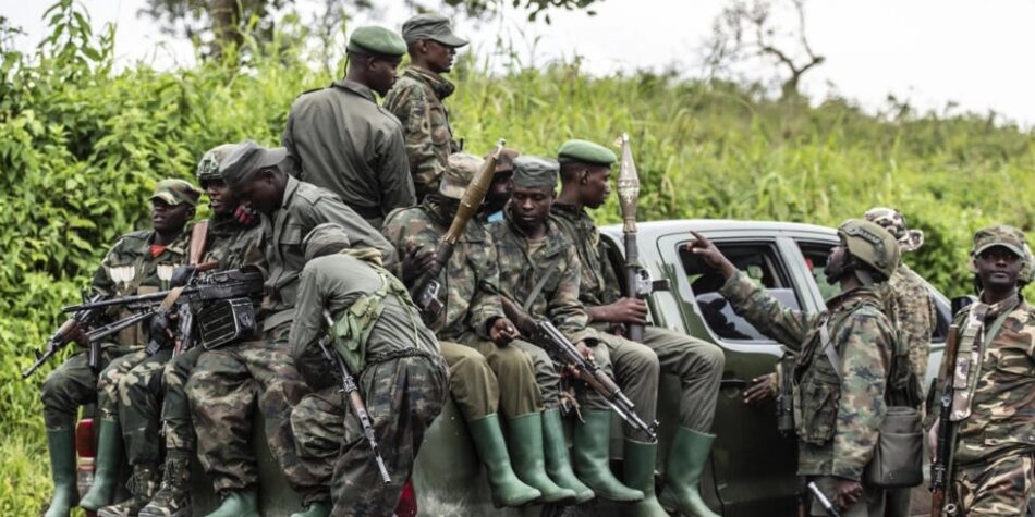 [Image d'archives] des rebelles du M23 chargeant une camionnette à Kibumba, dans l'est de la République démocratique du Congo, le 23 décembre 2022. AP - Moses Sawasawa