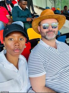 Ducey, ingénieur, vit à Eswatini (Swaziland) avec sa petite amie