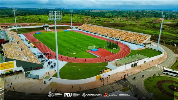 L’Angola inaugure un nouveau stade aux normes FIFA à Uíge, renforçant son engagement national en faveur de la jeunesse, du talent et du développement durable